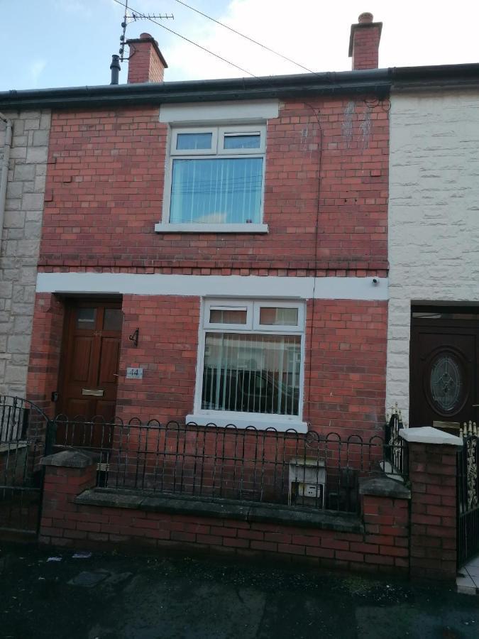 Maire Toireasa - Cosy Refurbished In The Gaeltacht Quarter Hébergement de vacances Belfast