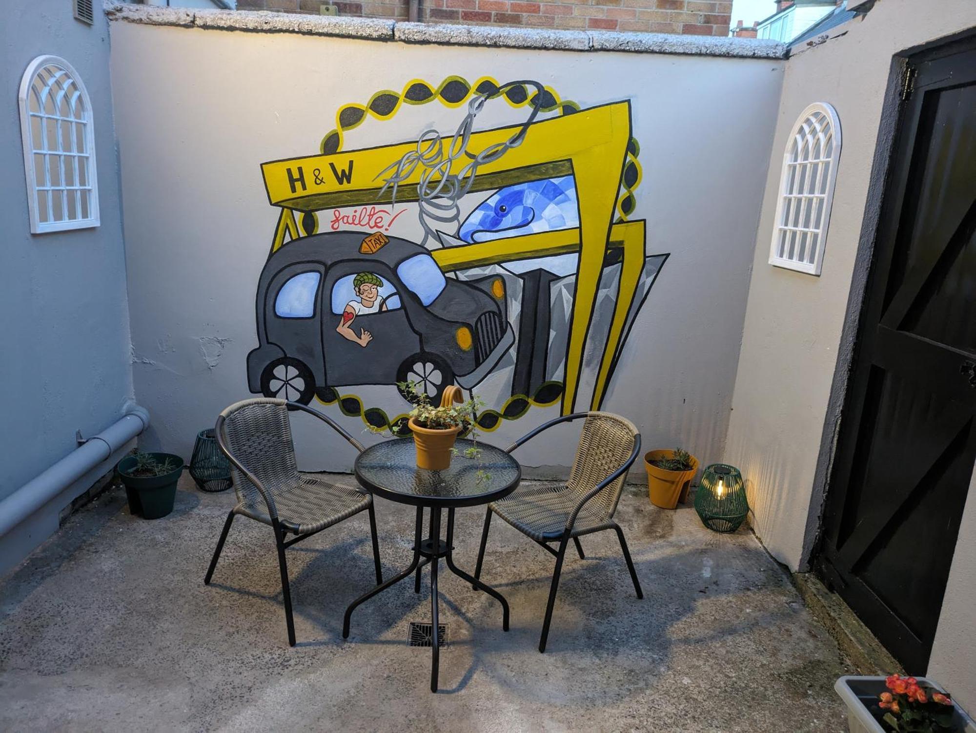 Maire Toireasa - Cosy Refurbished In The Gaeltacht Quarter * Belfast
